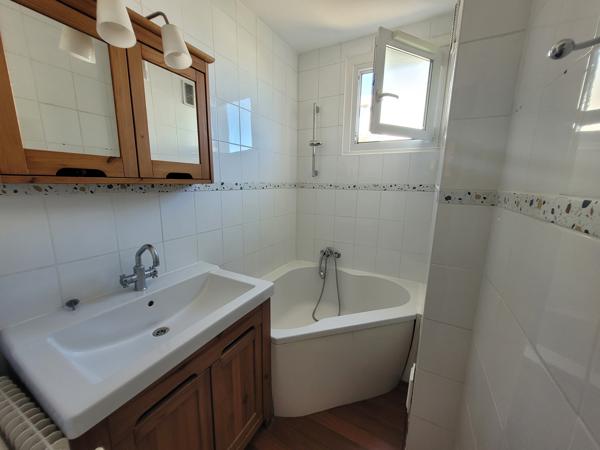 LOCATION 69300 CALUIRE ET CUIRE - APPARTEMENT T3 MEUBLE - BALCON