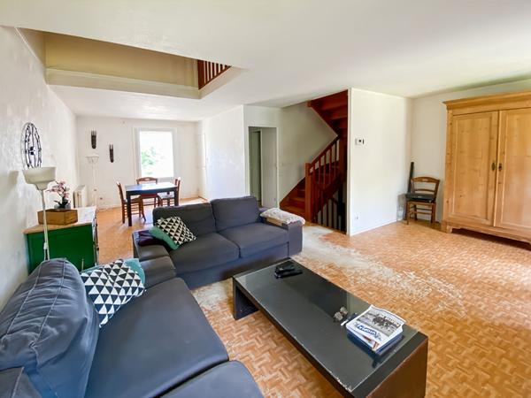 Maison Jouy Le Moutier 95 m2 avec sous sol garage et terrain.