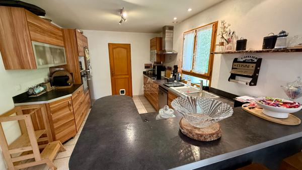 Maison Vaureal 8 pièce(s) 126 m2 490 000 € **  - Référence  2337