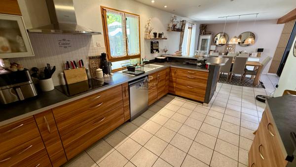 Maison Vaureal 8 pièce(s) 126 m2 490 000 € **  - Référence  2337