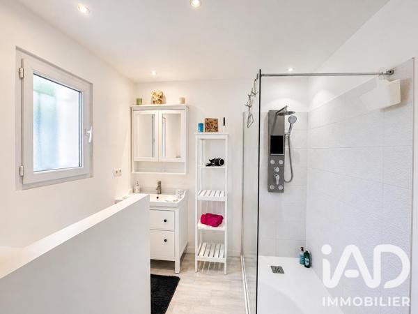 Maison à vendre 5 pièces 107,88 m² Rochefort-du-Gard