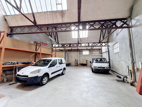 Entrepôt divisé, espace de 95 m2 à louer dans le centre  ville Yssingeaux