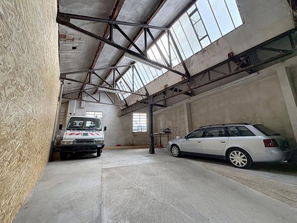 Entrepôt divisé, espace de 95 m2 à louer dans le centre  ville Yssingeaux