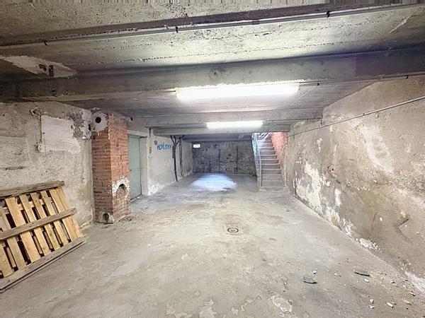 Entrepôt divisé, espace de 95 m2 à louer dans le centre  ville Yssingeaux