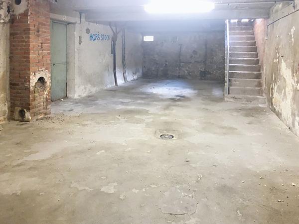Entrepôt divisé, espace de 95 m2 à louer dans le centre  ville Yssingeaux
