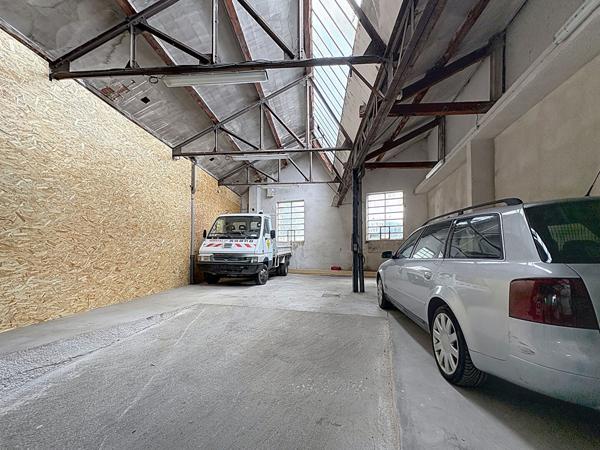 Entrepôt divisé, espace de 95 m2 à louer dans le centre  ville Yssingeaux