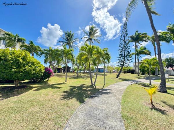 EXCLUSIVITÉ – A VENDRE APPARTEMENT MEUBLE, PIED A TERRE IDEAL A SAINT FRANCOIS