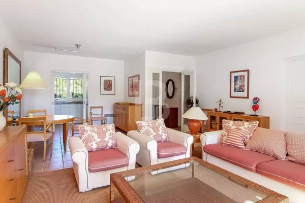 Appartement au Cap d'Antibes dans un domaine calme