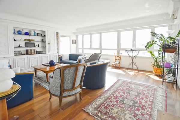 7 pièce(s) 148 m2 DERNIER ETAGE TERRASSE