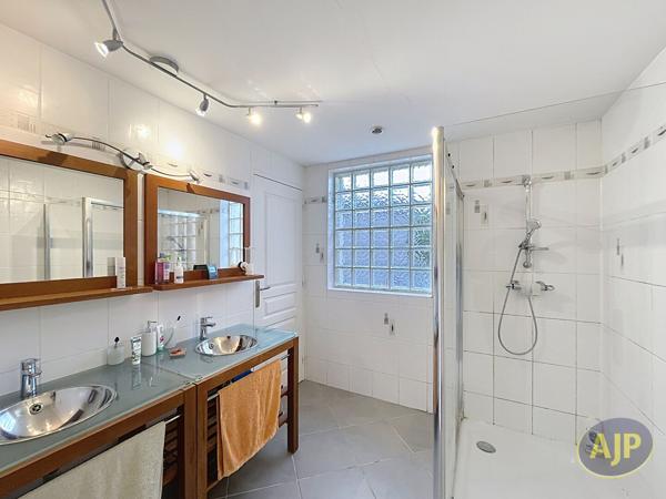 Appartement à louer Cholet : 4 pièces, 125m² avec 3 chambre(s) à 1 110€ - AJP Immobilier Cholet
