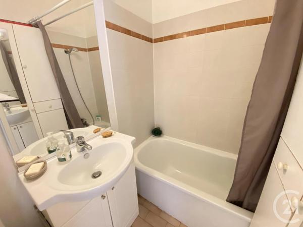 Appartement F2 à vendre  2 pièces - 26 m 2   STE MAXIME  - 83