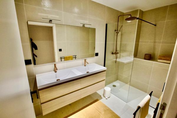 Vaison-la-Romaine (84110) Appartement meublé 4 pièces 90 m2 avec terrasse et parking