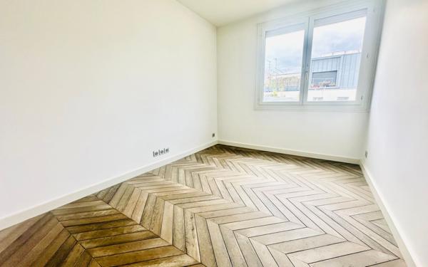 Appartement à vendre    3 pièces • 76 m2 Paris 19