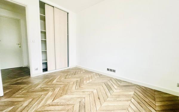 Appartement à vendre    3 pièces • 76 m2 Paris 19