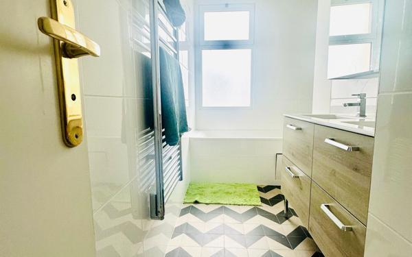 Appartement à vendre    3 pièces • 76 m2 Paris 19