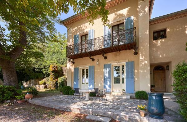 Une propriété où la Provence s'exprime dans toute son authenticité - RIEZ (04500)