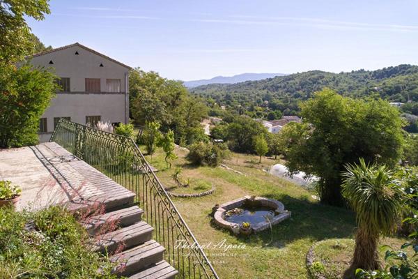 Une propriété où la Provence s'exprime dans toute son authenticité - RIEZ (04500)