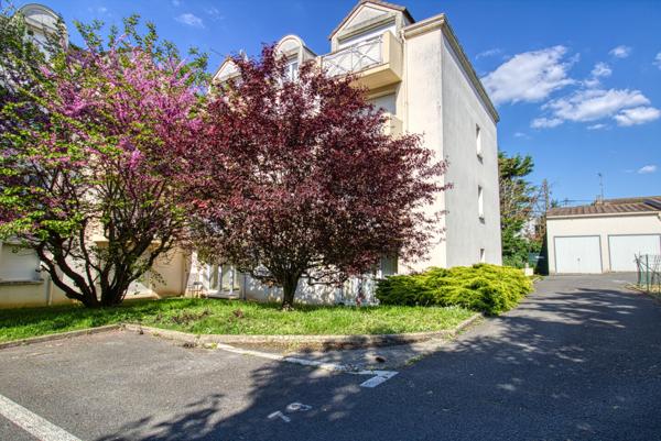 Joli F2 situé au calme d'une copropriété à taille humaine