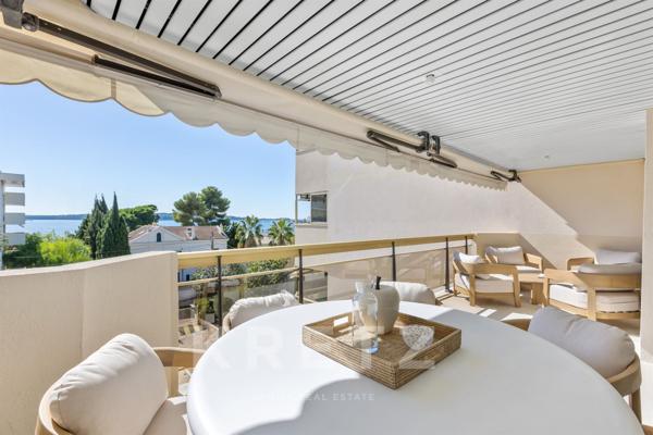 Appartement rénové de 3 chambres avec vue mer au Palm Beach