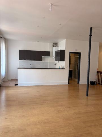 A LOUER  APPARTEMENT PROCHE CENTRE VILLE ET GARE DE ST QUENTIN 02100.