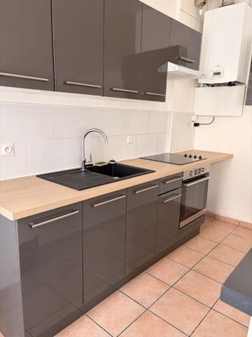 A LOUER  APPARTEMENT PROCHE CENTRE VILLE ET GARE DE ST QUENTIN 02100.