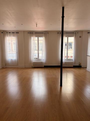 A LOUER  APPARTEMENT PROCHE CENTRE VILLE ET GARE DE ST QUENTIN 02100.