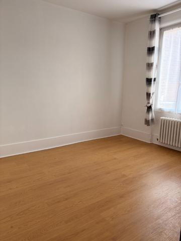 A LOUER  APPARTEMENT PROCHE CENTRE VILLE ET GARE DE ST QUENTIN 02100.