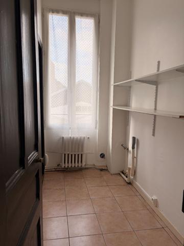 A LOUER  APPARTEMENT PROCHE CENTRE VILLE ET GARE DE ST QUENTIN 02100.