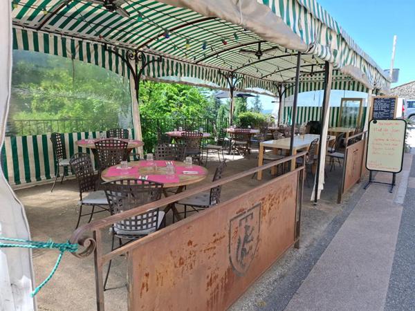 ENSEMBLE IMMOBILIER DE 338 M²  ANCIEN HÔTEL-RESTAURANT LOGIS DE FRANCE T MAISON DE CARACTÈRE 250000