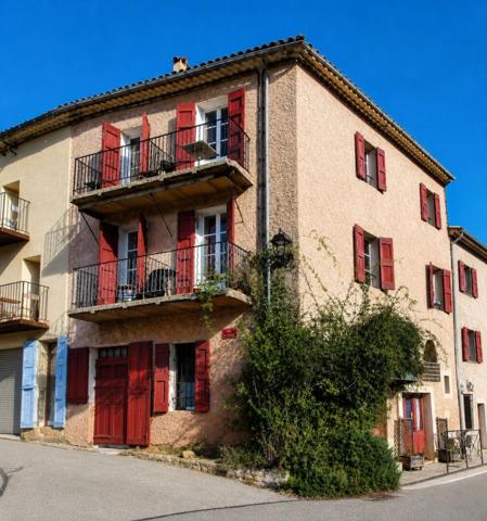 ENSEMBLE IMMOBILIER DE 338 M²  ANCIEN HÔTEL-RESTAURANT LOGIS DE FRANCE T MAISON DE CARACTÈRE 250000