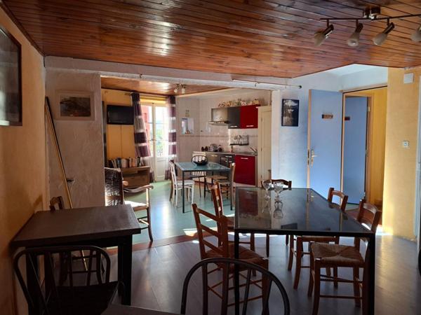 ENSEMBLE IMMOBILIER DE 338 M²  ANCIEN HÔTEL-RESTAURANT LOGIS DE FRANCE T MAISON DE CARACTÈRE 250000