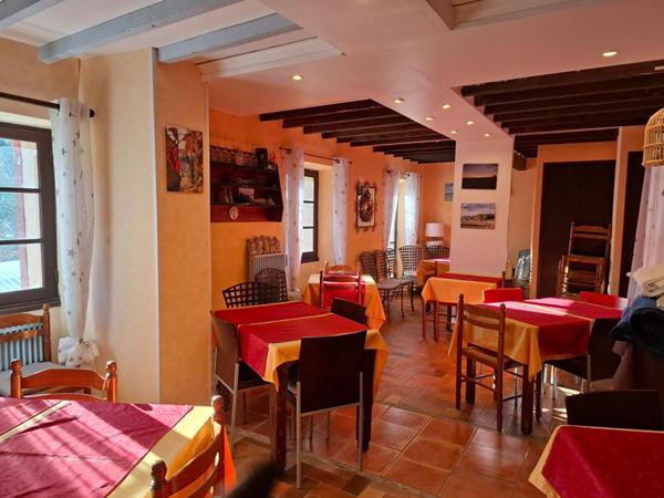 ENSEMBLE IMMOBILIER DE 338 M²  ANCIEN HÔTEL-RESTAURANT LOGIS DE FRANCE T MAISON DE CARACTÈRE 250000