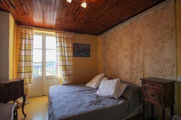 ENSEMBLE IMMOBILIER DE 338 M²  ANCIEN HÔTEL-RESTAURANT LOGIS DE FRANCE T MAISON DE CARACTÈRE 250000