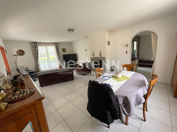 Maison 5 chambres Saint Nolff centre, environ 750 m² de terrain exposée sud