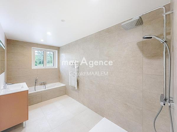 Maison à LE PLAN-DE-LA-TOUR, 83120 - 5 pièces 196m²
