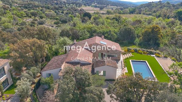 Maison à LE PLAN-DE-LA-TOUR, 83120 - 5 pièces 196m²
