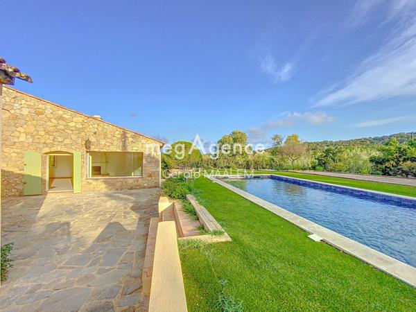 Maison à LE PLAN-DE-LA-TOUR, 83120 - 5 pièces 196m²