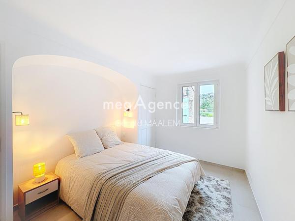 Maison à LE PLAN-DE-LA-TOUR, 83120 - 5 pièces 196m²