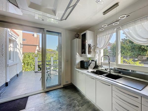 Maison
         6 pièces
        - 194 m² Bien prestige 820 000 € *