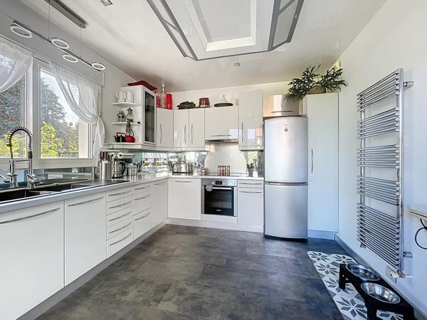 Maison
         6 pièces
        - 194 m² Bien prestige 820 000 € *