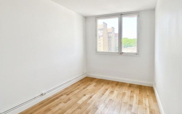 Appartement à vendre    4 pièces • 67,69 m2 Versailles