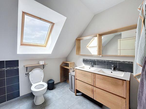 Maison familiale avec bureau ou espace pro, terrasse ouest et jardin clos