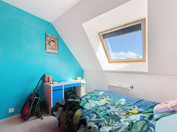 Maison familiale avec bureau ou espace pro, terrasse ouest et jardin clos