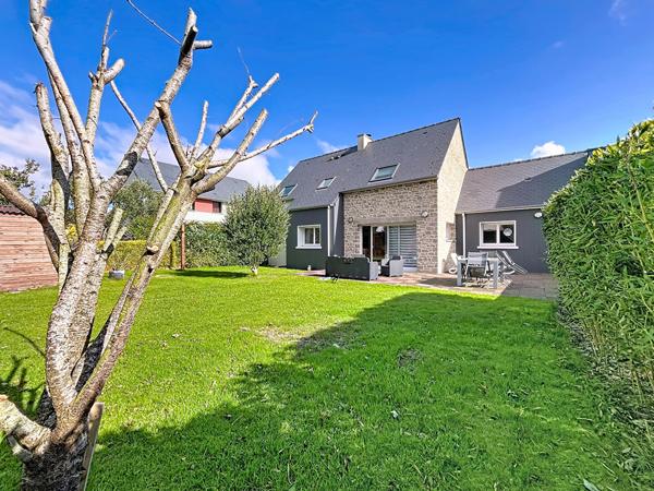 Maison familiale avec bureau ou espace pro, terrasse ouest et jardin clos