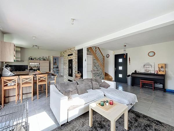 Maison familiale avec bureau ou espace pro, terrasse ouest et jardin clos