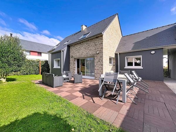 Maison familiale avec bureau ou espace pro, terrasse ouest et jardin clos