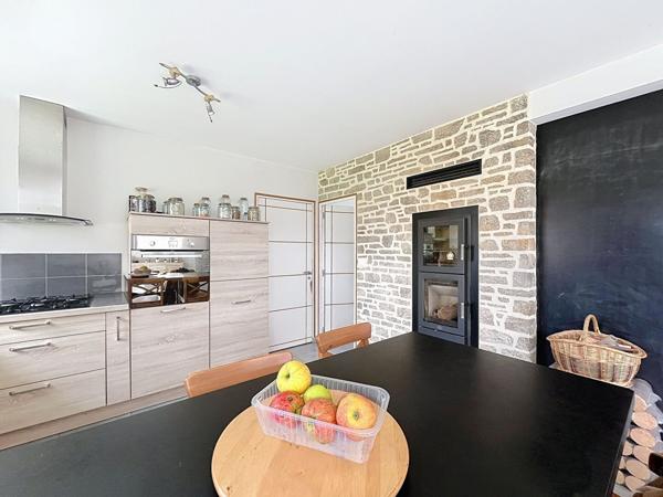Maison familiale avec bureau ou espace pro, terrasse ouest et jardin clos