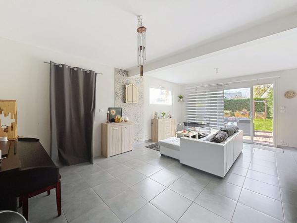 Maison familiale avec bureau ou espace pro, terrasse ouest et jardin clos