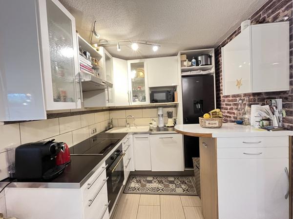 T2 Parking plus un bureau