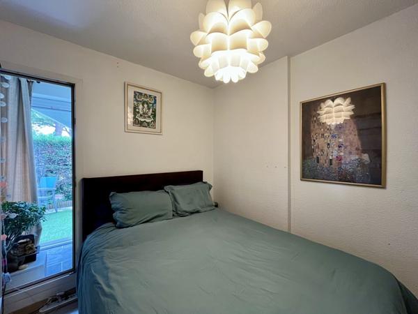 T2 Parking plus un bureau